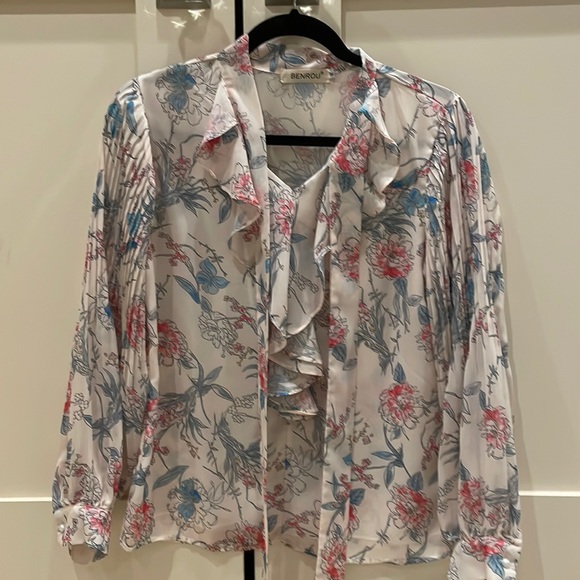 Stylish cute floral blouse - Picture 1 of 4